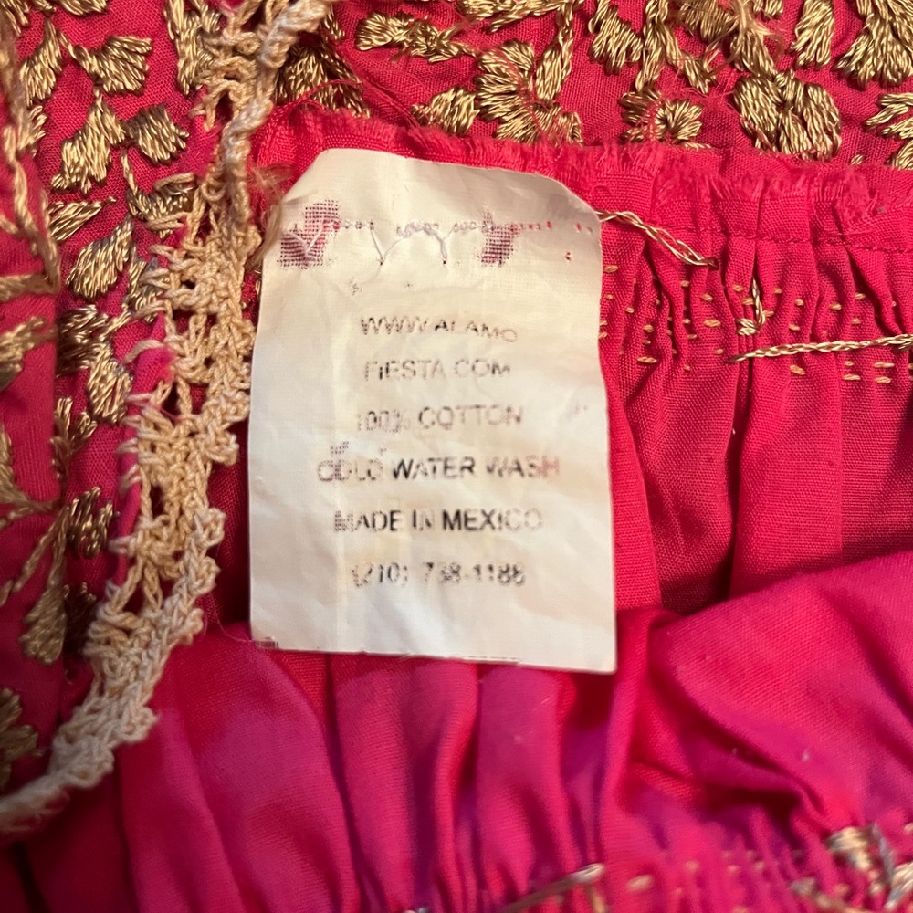 Gorgeous Embroidered Mexican Top in Bright Pink Size Large - Picture 8 of 13